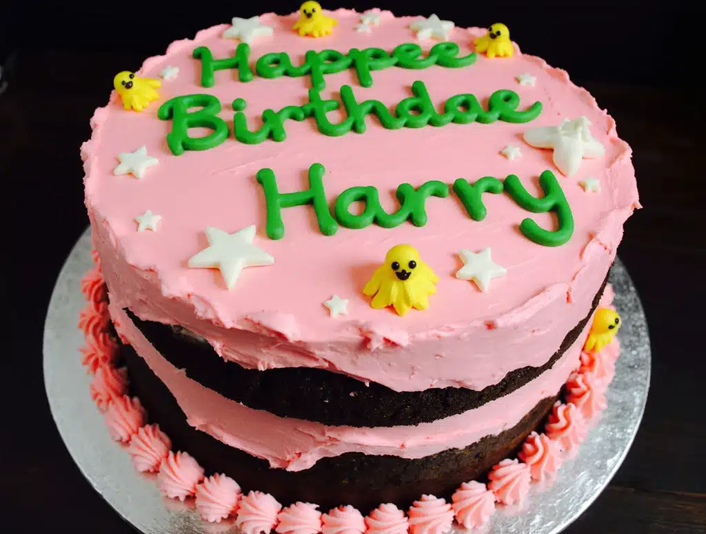 Icing lettering on Harry Potter cake