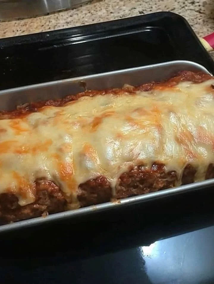 Juicy Cheesy Dish from the Father's Day Cookout - Recipe in Comments 1 Juicy cheesy dish served at Father's Day cookout, showcasing melted cheese and flavors.