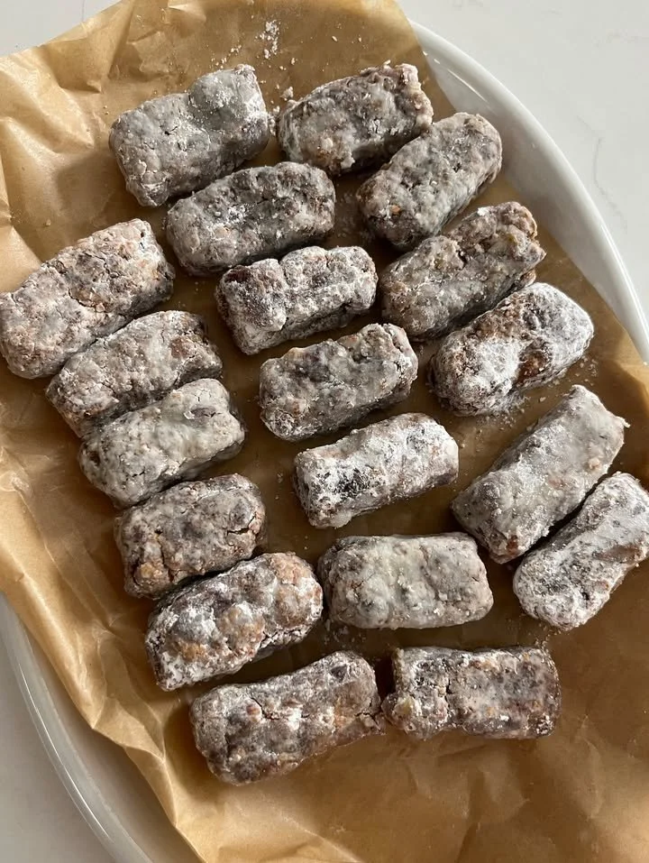 Old-Fashioned Tea Treats: Bridal Teas, School Spring Tea, Funerals (Lost Recipe) 1 A selection of old-fashioned tea treats ideal for bridal teas and spring events