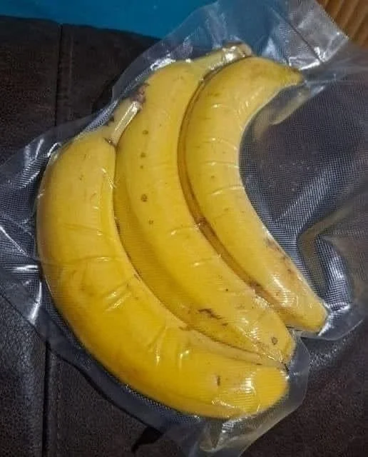 Three Vacuum-Sealed Bananas: What Happened When I Cut Them Open 1 Cutting open three vacuum-sealed bananas to reveal their condition